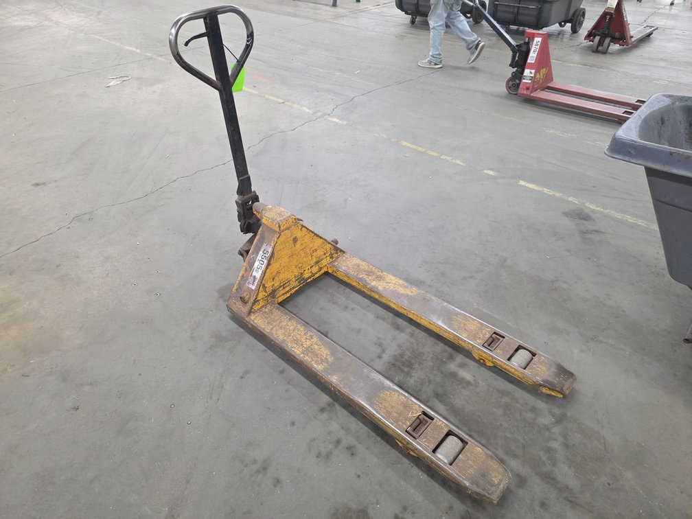 Multiton TM55, 5500 Lb. Cap. Pallet Jack.