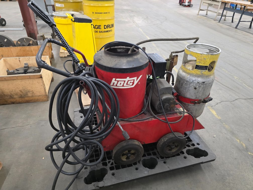 Hotsy Model 551, LP Hot Water Pressure Washer.