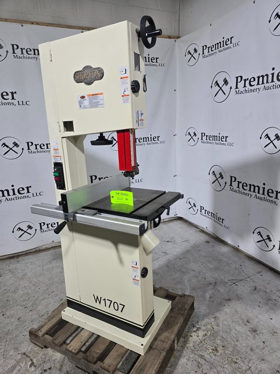 Woodstock International/Shop Fox Model W1707, 17" Vertical Bandsaw.