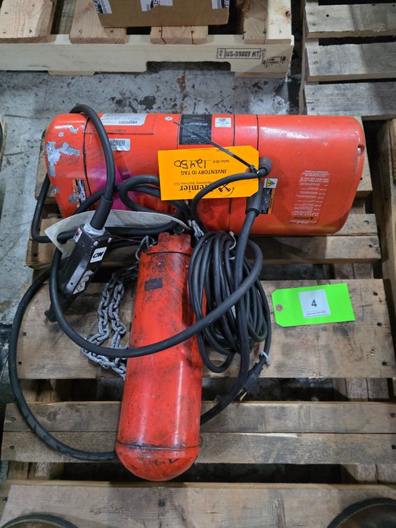CM Lodestar 1/2 Ton Chain Hoist.