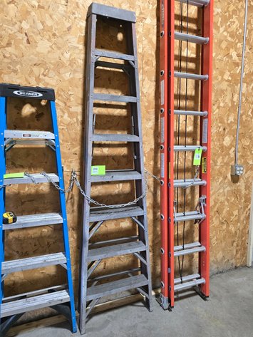 Image for Fiberglass 8' Extra Heavy Duty Ladder