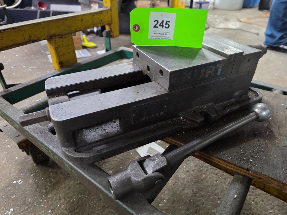 Kurt D675, 6" Precision Machine Vise.