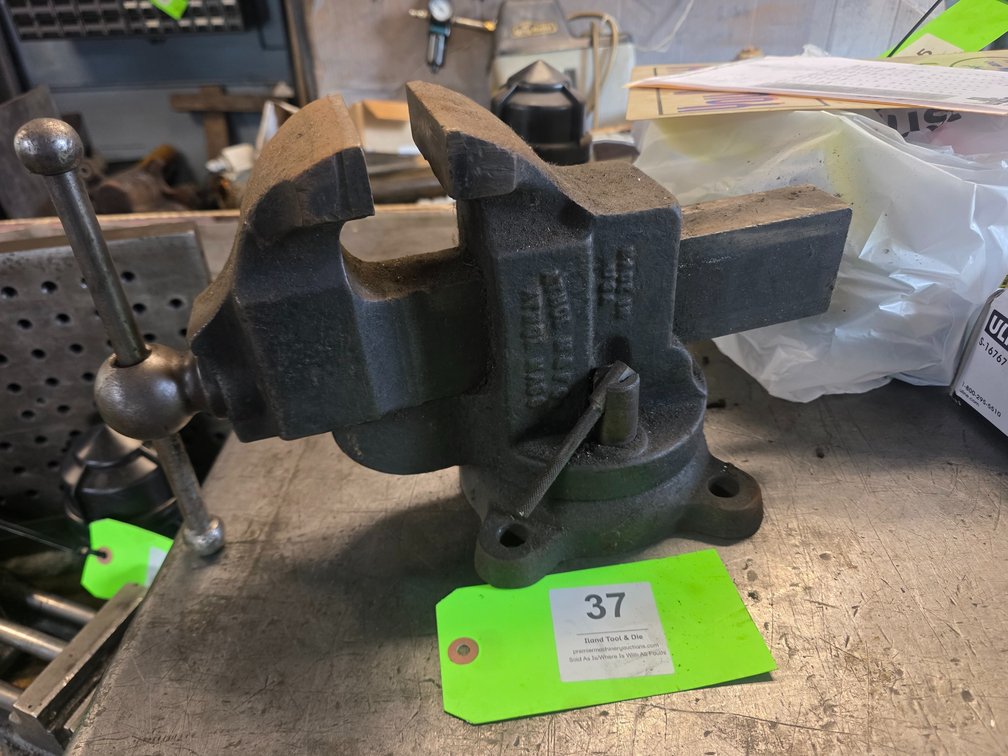 Athol 623-1/2, 3-1/2" Bench Vise