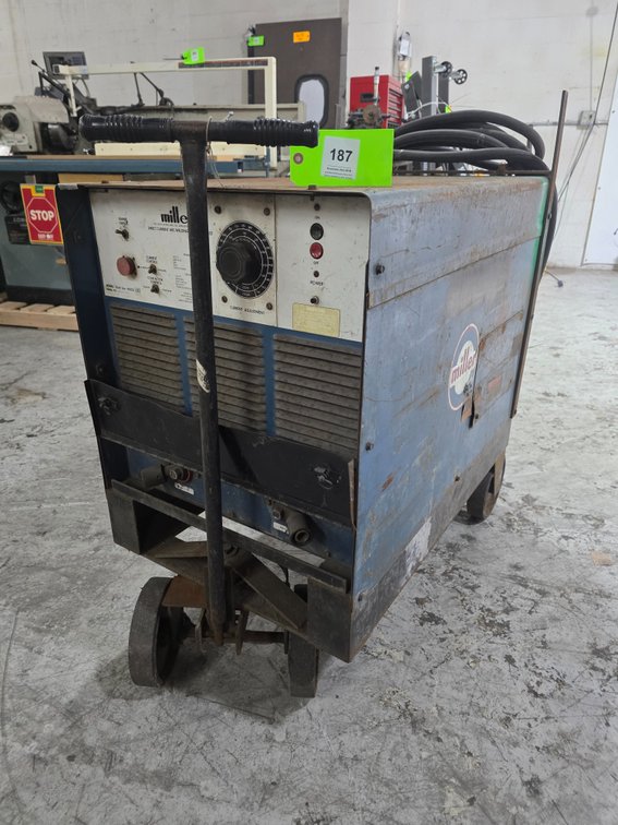 Miller Model Goldstar 400SS, Direct Current Arc Welding Power Source.