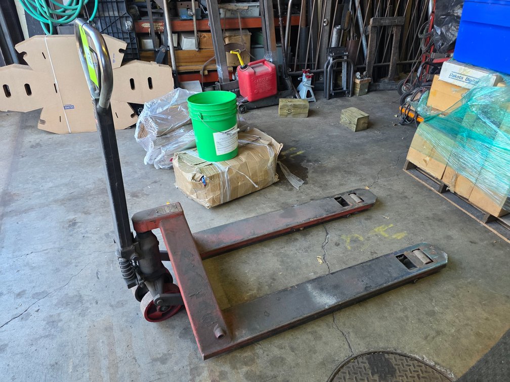 Atlas 5500 lb Capacity Pallet Jack.