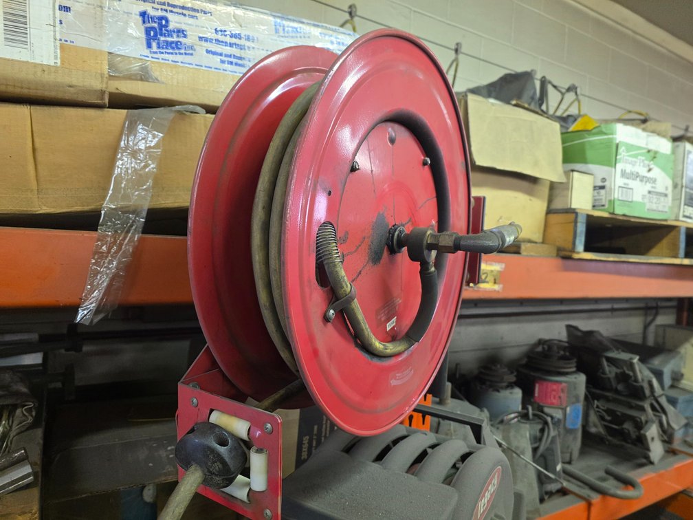Retractable Pneumatic Hose Real.