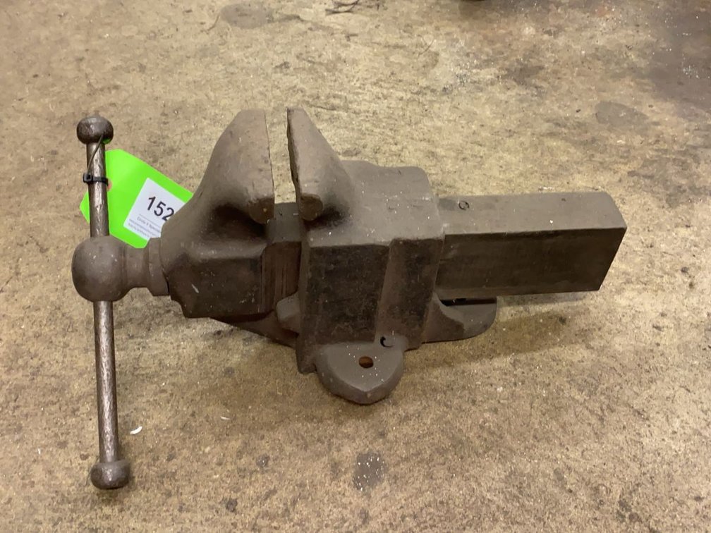 4-1/2in Bench Vise with Swivel Base