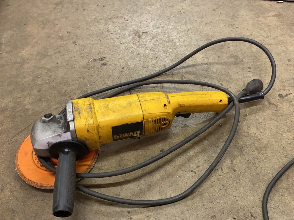 DeWalt DW840 7in Angle Grinder