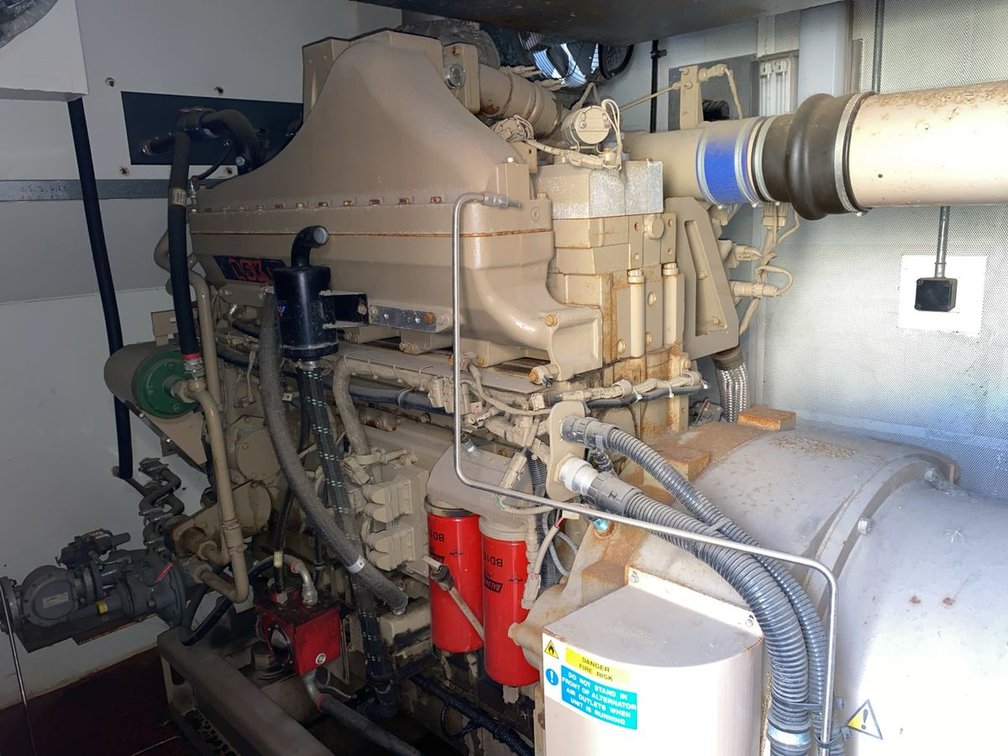 Cummins QSK19 Stamford 550 kVA Gas Generator w/ Enclosure