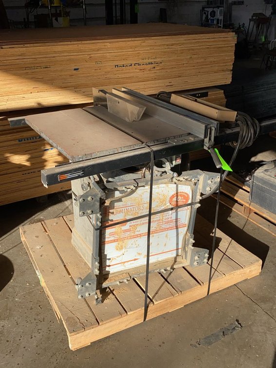 Delta Cabinet Table Saw with T-Square Fence