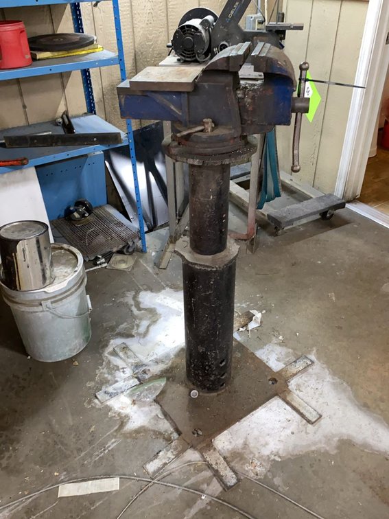 6in Pedestal Bench Vise with Swivel Base