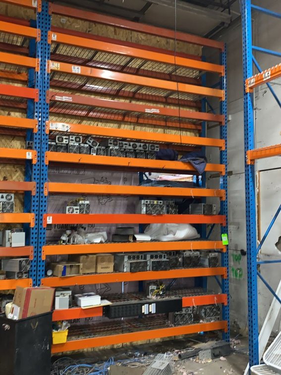 Warehouse Pallet Rack Shelving System with Wire Decking