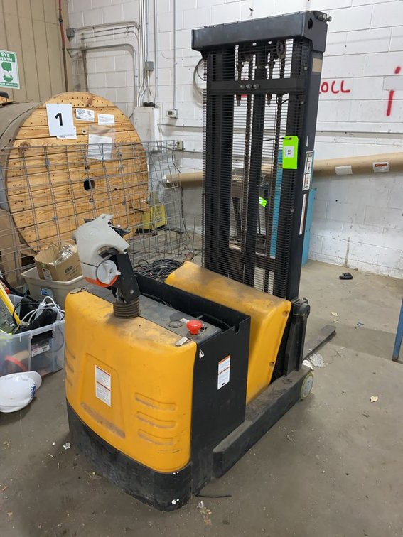 S-CB-118 Electric Walkie Straddle Stacker Inoperable
