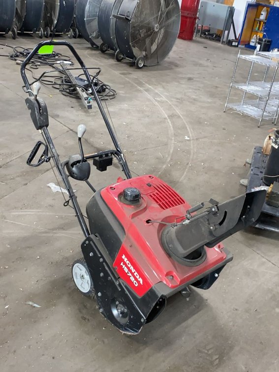 Honda HS720 Snow Thrower