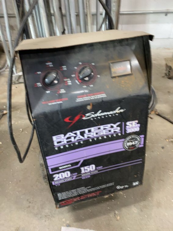 Schumacher SE-3000 200/150 Amp Battery Charger Starter