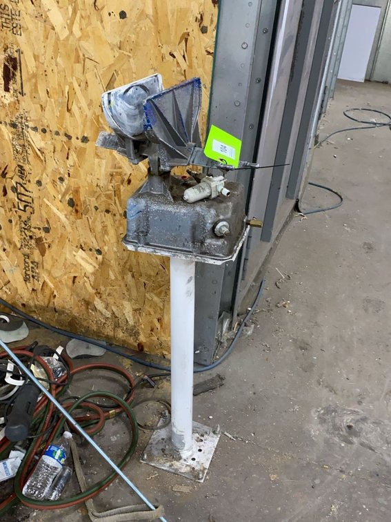 Cyclone Paint Shaker Pedestal Mount
