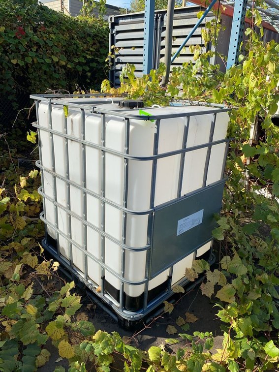 Schutz 330 Gallon IBC Tote Tank