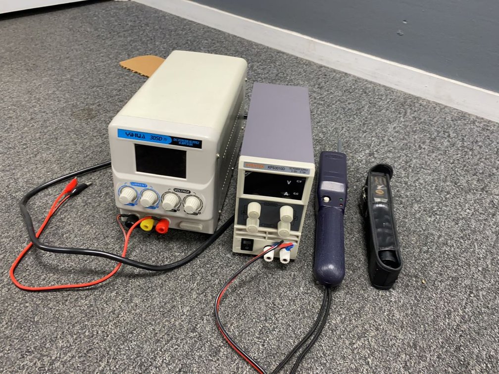 Group YIHUA 305D IV EVENTEK KPS3010D DC Supplies