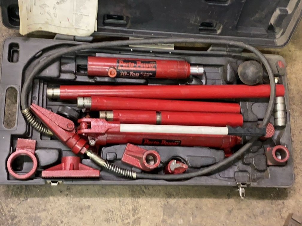 Pittsburgh 10-Ton Portable Hydraulic Autobody Repair Kit