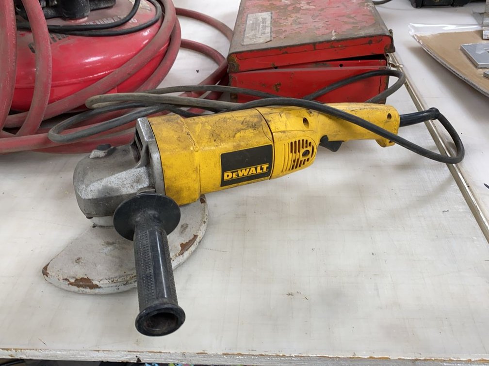 DeWalt DW840 180mm Angle Grinder