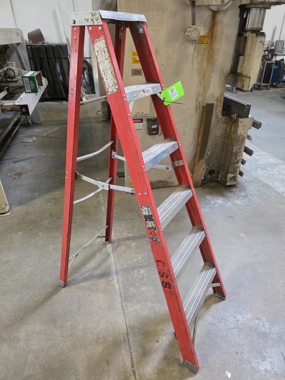 Cuprum 5' A-Frame Fiberglass Ladder.