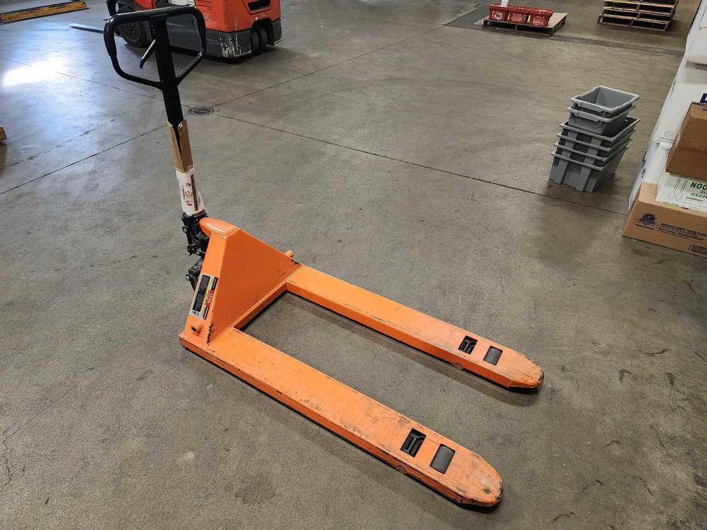 Haulmaster 5000 Lb. Cap Pallet Jack. 