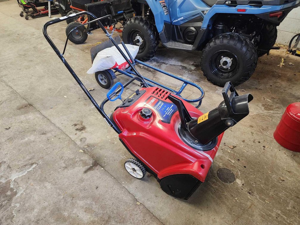 Toro Power Clear 721R, Snow Blower. 
