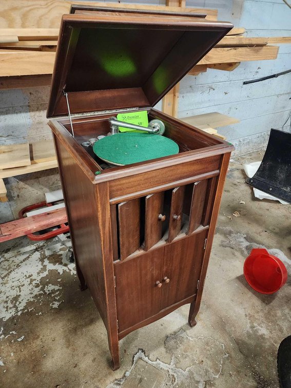 Phonograph Record Player. 