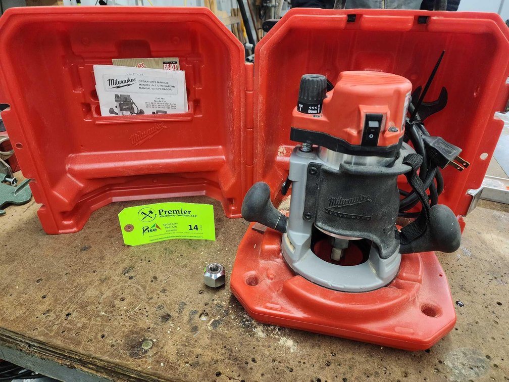 Milwaukee Cat. No. 5615-29, Router w/ Case. 