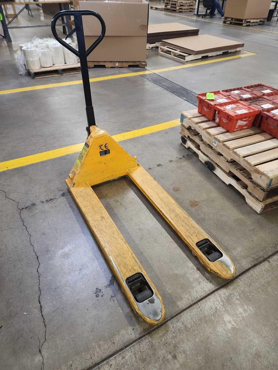 5,500 lb. Capacity Pallet Jack 