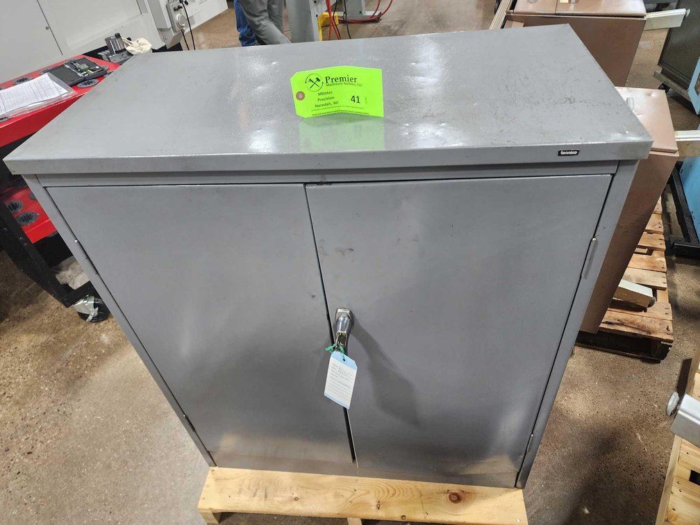 Tennsco 2 Door Metal Shop Cabinet w/ Key. 