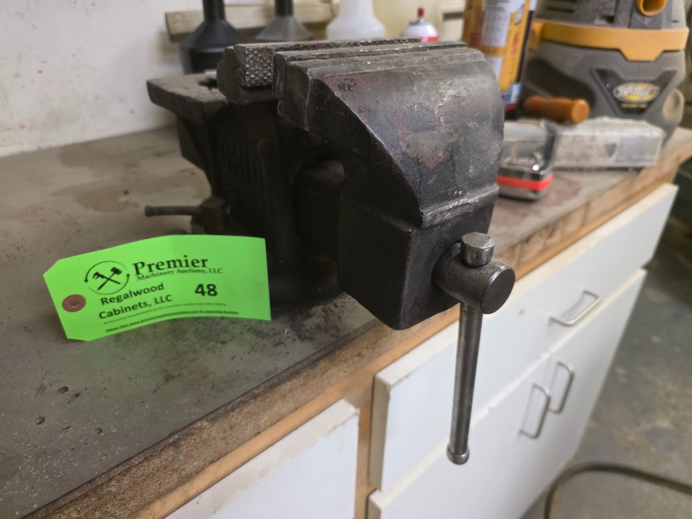 Ohio Forge 5-1/2" Benchvise w/ Swivel Base. 