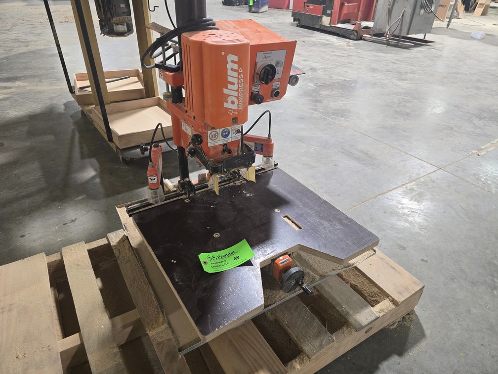 Blum Minipress P Boring/Insertion Machine with Pneumatic Clamps 