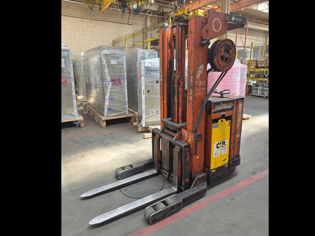 Raymond Model 20-R40TT Electric Stacker.