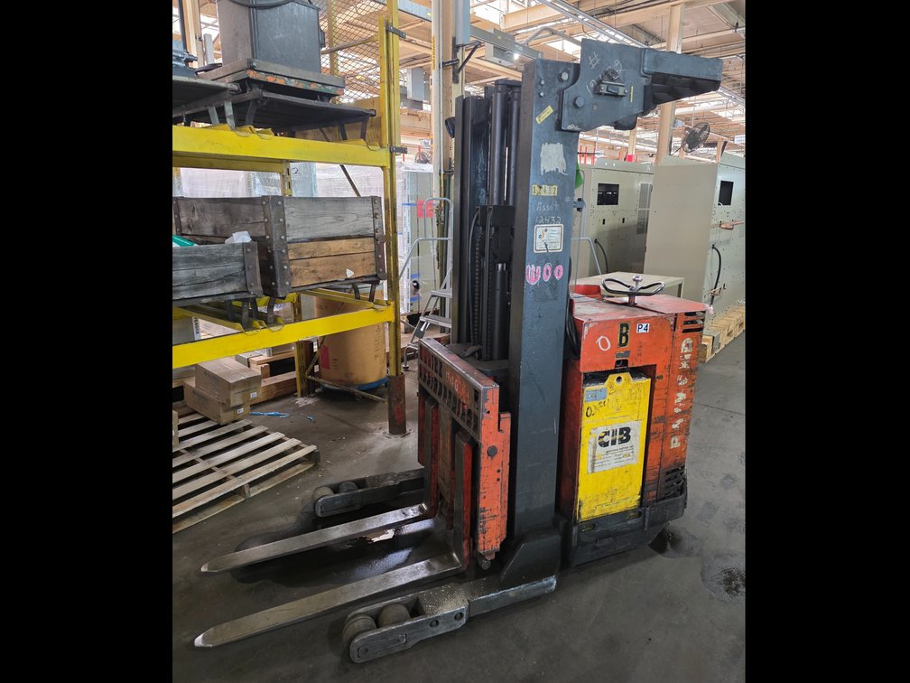 Raymond Model 20-R40TT Electric Stacker.