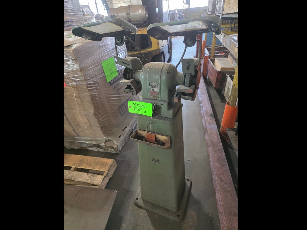 Black & Decker 1/3 HP, 6" Pedestal Grinder. 