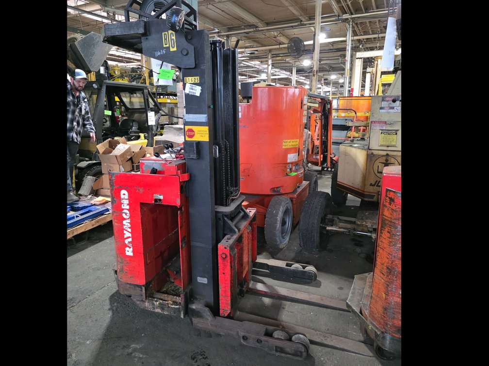 Raymond 20 R30TT Stacker