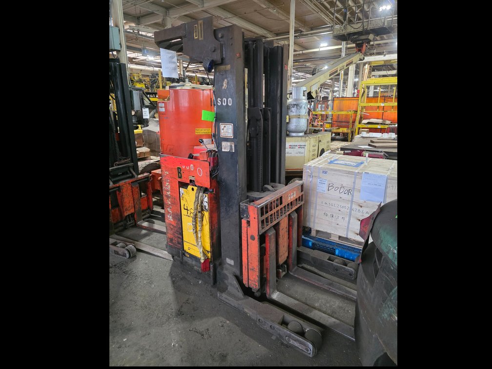 Raymond 20i-R40TT Electric Stacker.