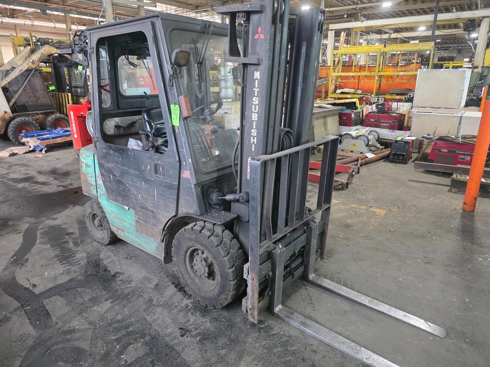 Mitsubishi Model FG25, LP Forklift. 