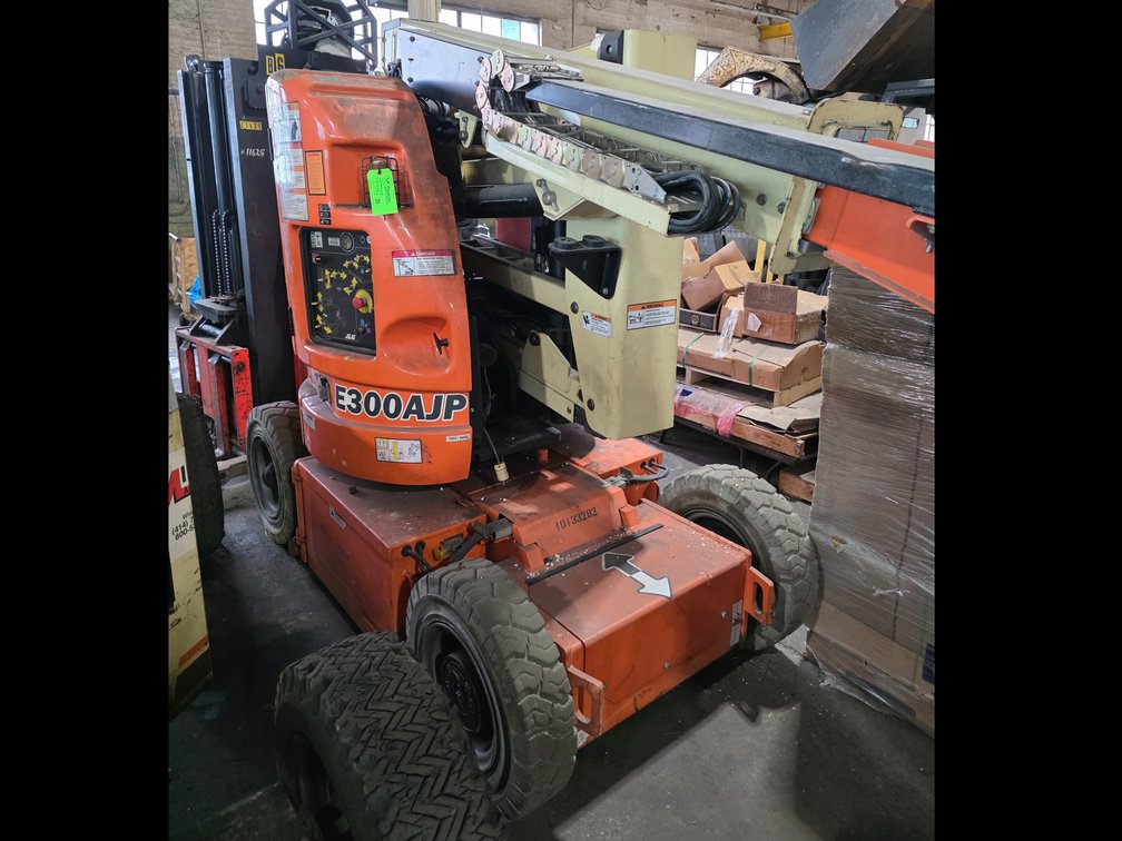 JLG Model E300AJP, Articulating Boom Truck.