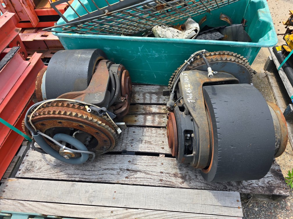 (2) Drive Wheels from 4-Directional Steering Fork Truck