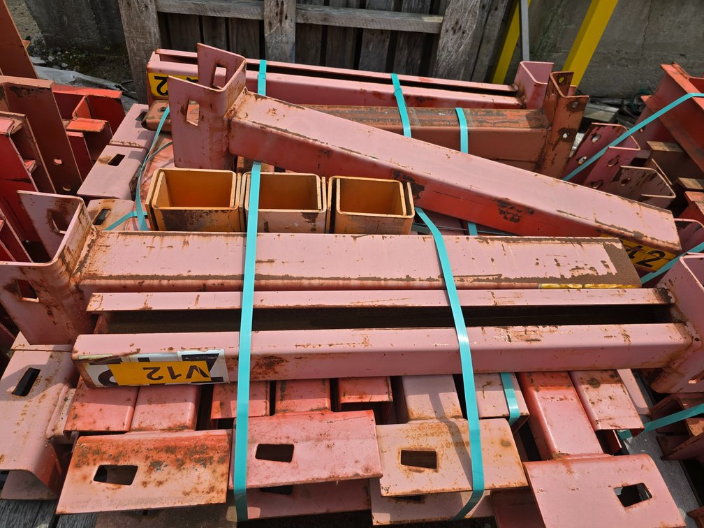 Approx. (24) 36" Cantilever Arms