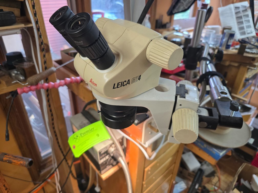 Leica GZ4 Microscope w/ Fiber Optic Light Source. 