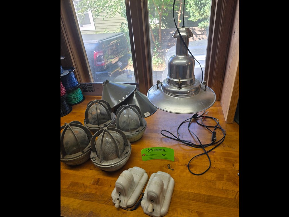 Assorted Light Fixtures 