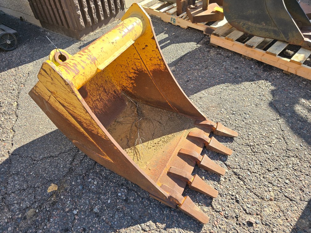 John Deere PN: AT316706 24" 8.5 CU Excavator Bucket 