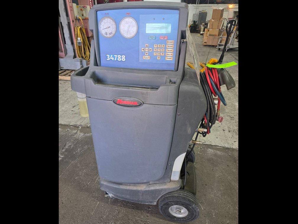 Robinair 34788, AC Service Machine.