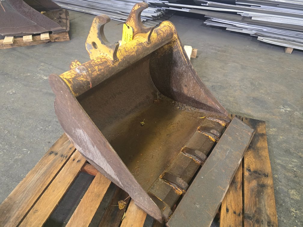 John Deere PN: AT316564 30"  6.8 CU FT Bucket
