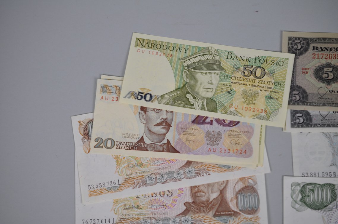 Assorted Foreign Banknotes of Various Countries, photo 15 of 20