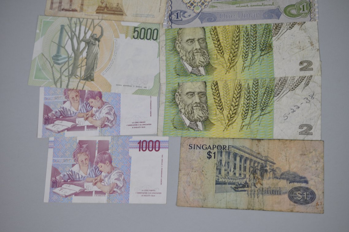 Assorted Foreign Banknotes of Various Countries, photo 13 of 20