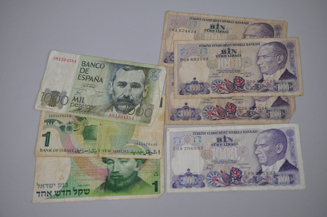 Assorted Foreign Banknotes of Various Countries, photo 4 of 20